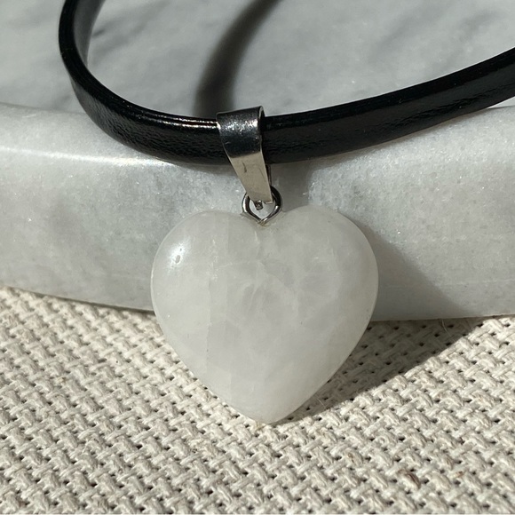 Medallion Choker: Snowy Quartz Gemstone Heart - Picture 7 of 9